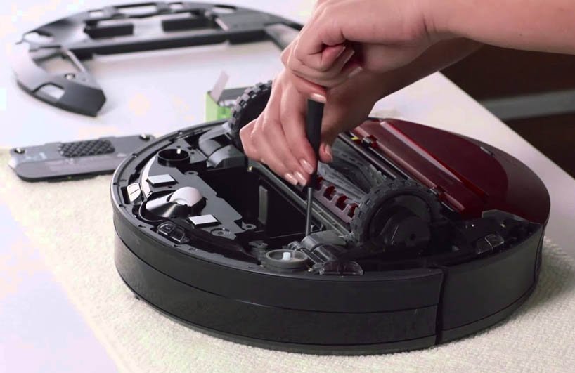 cách thay pin cho robot hút bụi Roomba