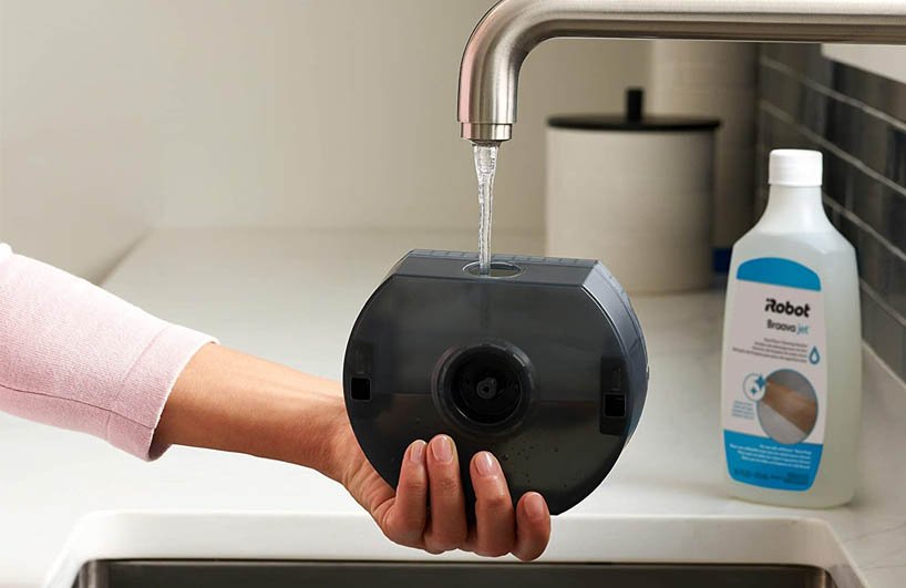 robot lau nhà để lại vệt nước