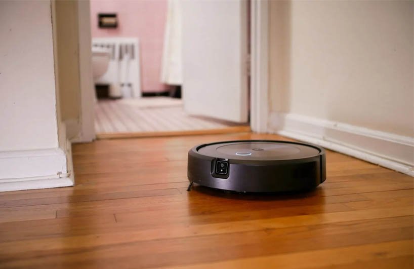 robot hút bụi Roomba tránh nước không?