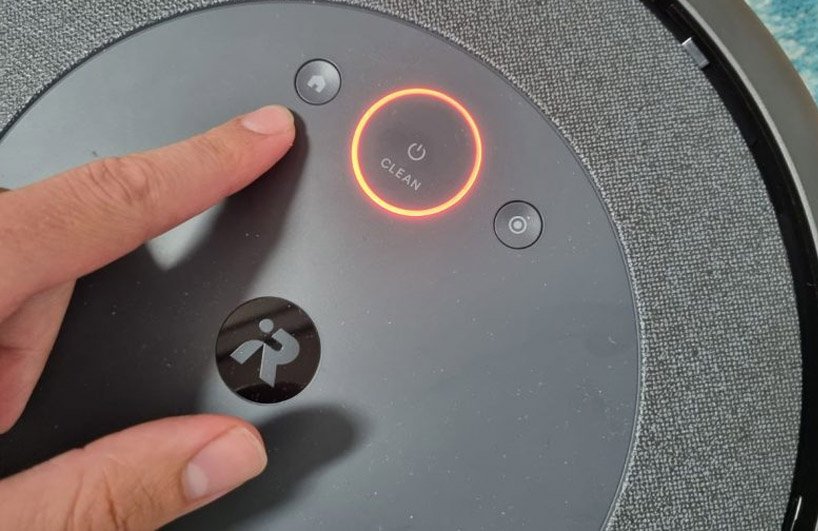 robot hút bụi Roomba báo đèn đỏ